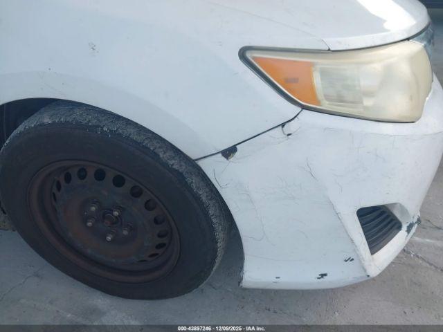 Toyota Camry Le Image 5