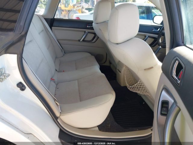 Subaru Outback 2.5i Image 4