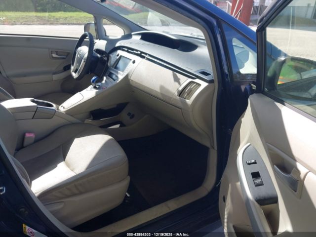 Toyota Prius Four Image 10