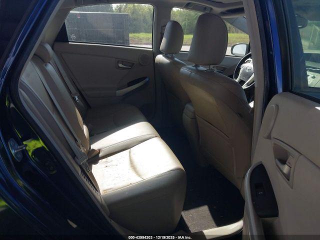 Toyota Prius Four Image 7