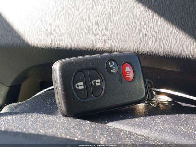 Toyota Prius Four Image 11