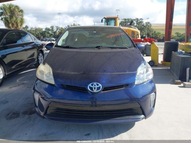 Toyota Prius Four Image 14