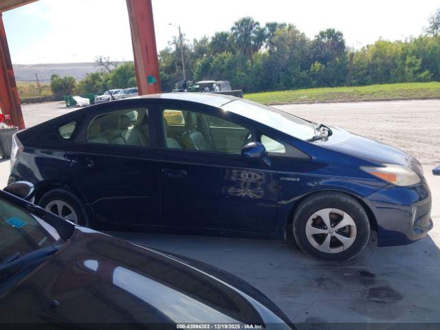 Toyota Prius Four Image 9