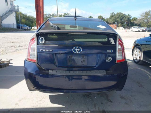 Toyota Prius Four Image 15