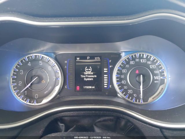 Chrysler 200 Limited Image 6