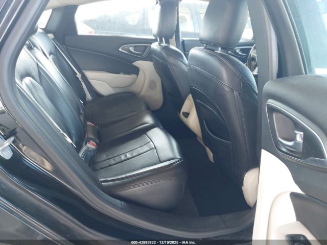 Chrysler 200 Limited Image 5