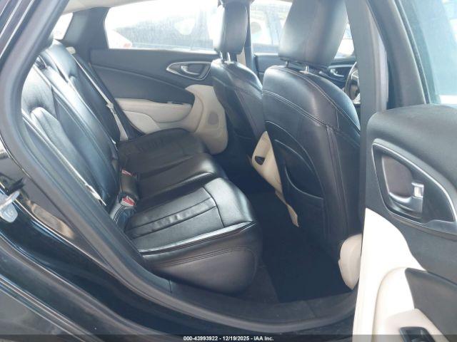 Chrysler 200 Limited Image 5