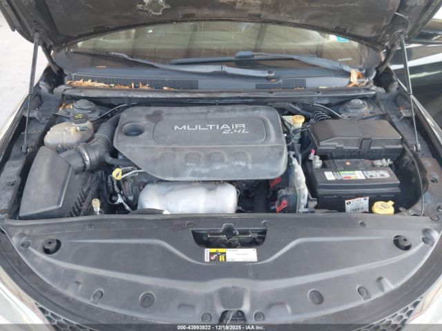 Chrysler 200 Limited Image 11