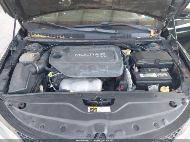 Chrysler 200 Limited Image 11