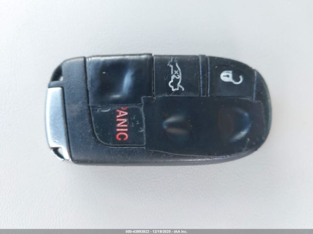 Chrysler 200 Limited Image 9