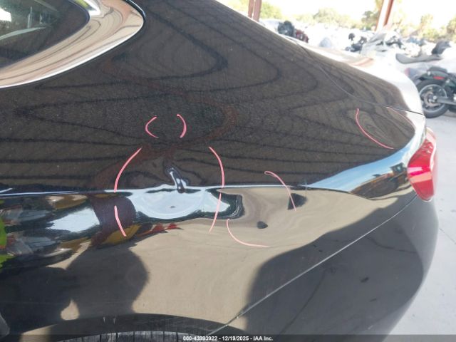 Chrysler 200 Limited Image 13