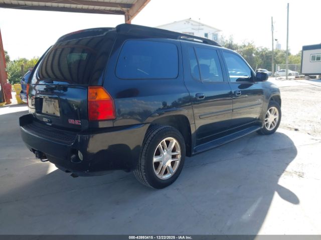 GMC Envoy XL Denali Image 3