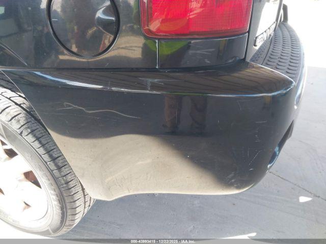 GMC Envoy XL Denali Image 4