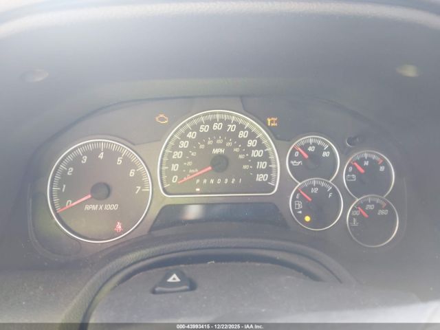 GMC Envoy XL Denali Image 7