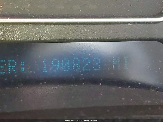 GMC Envoy XL Denali Image 6