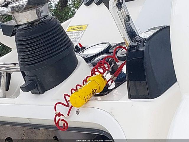 Skeeter Other Image 8