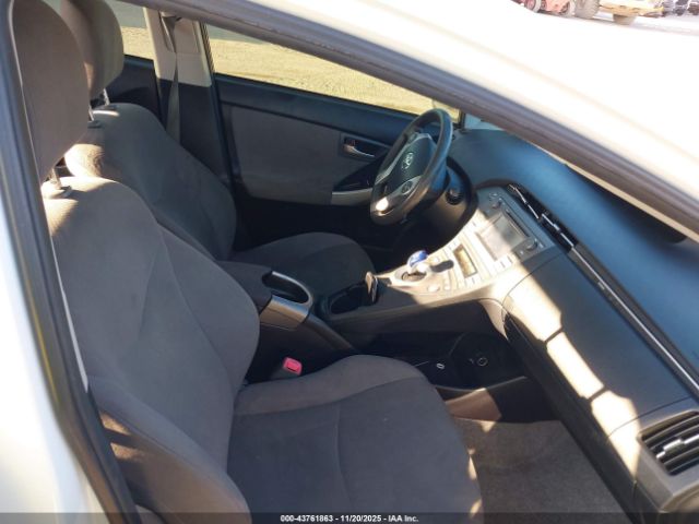 Toyota Prius Three Image 10