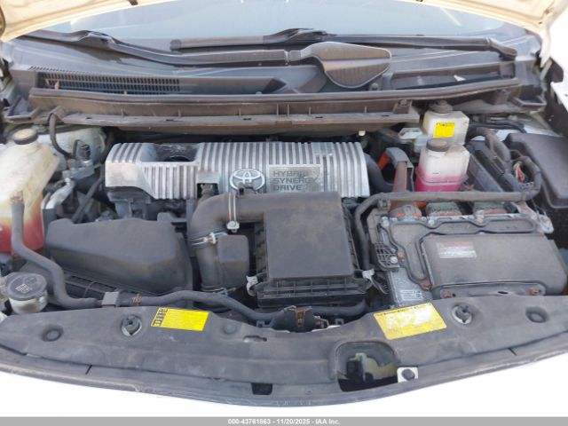 Toyota Prius Three Image 6