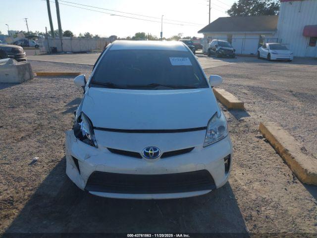 Toyota Prius Three Image 16