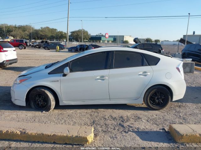 Toyota Prius Three Image 3