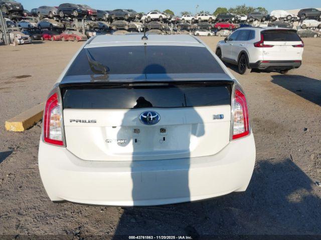 Toyota Prius Three Image 5