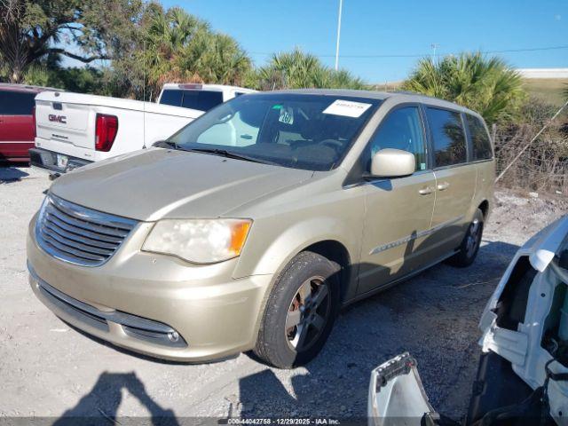 Chrysler Town & Country Touring Image 4