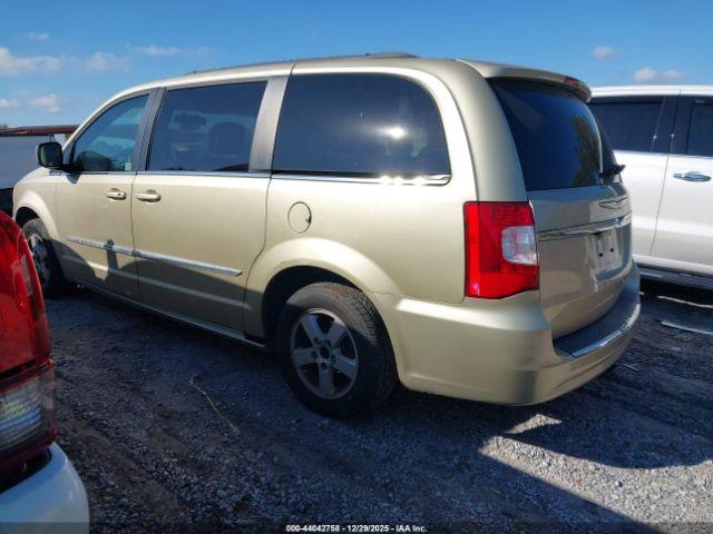 Chrysler Town & Country Touring Image 6