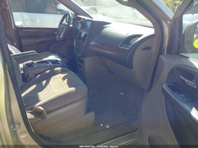 Chrysler Town & Country Touring Image 5