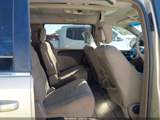 Chrysler Town & Country Touring Image 8