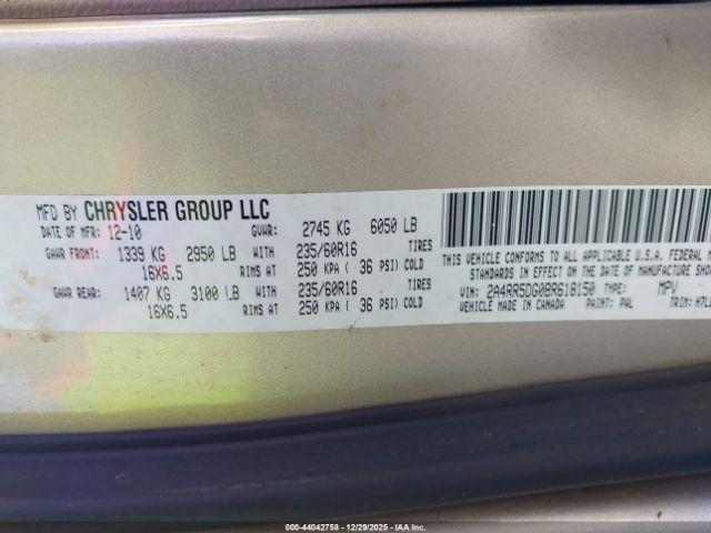 Chrysler Town & Country Touring Image 13