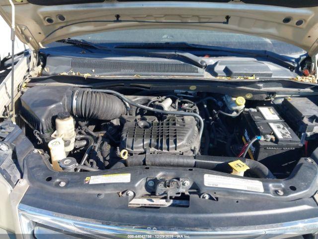 Chrysler Town & Country Touring Image 9