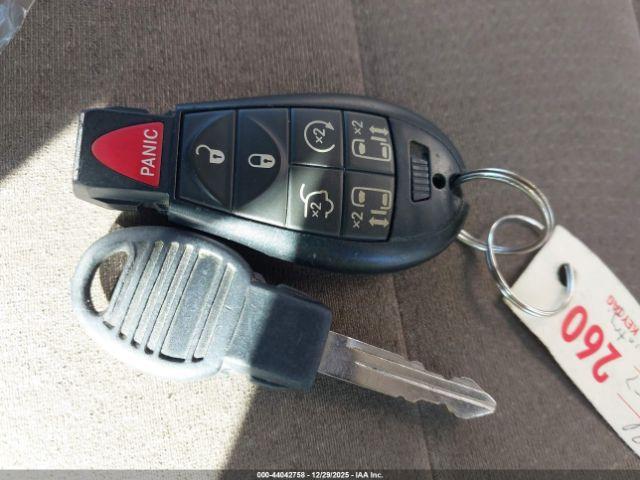 Chrysler Town & Country Touring Image 2