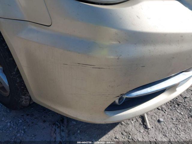 Chrysler Town & Country Touring Image 10