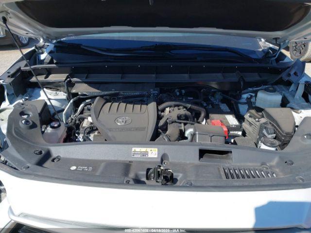 Toyota Highlander L Image 9