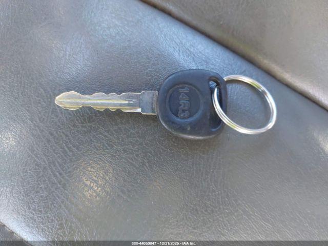 Chevrolet Express Work Van Image 7