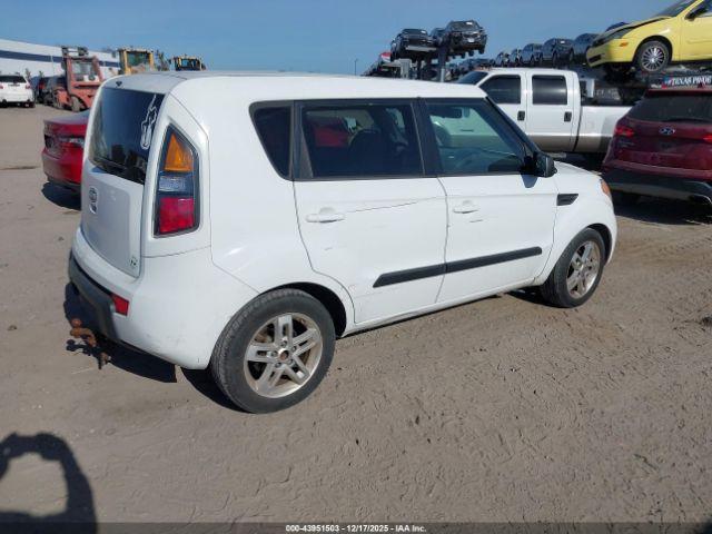 Kia Soul + Image 16
