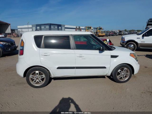 Kia Soul + Image 11