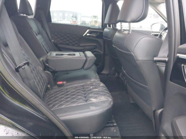 Mitsubishi Outlander Image 11