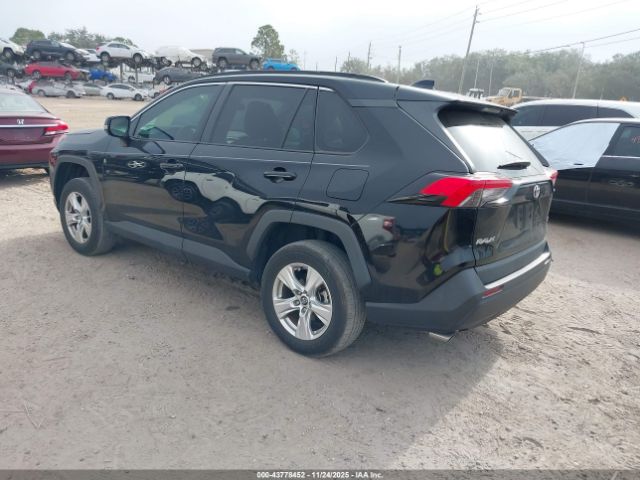 Toyota RAV4 Xle Image 2