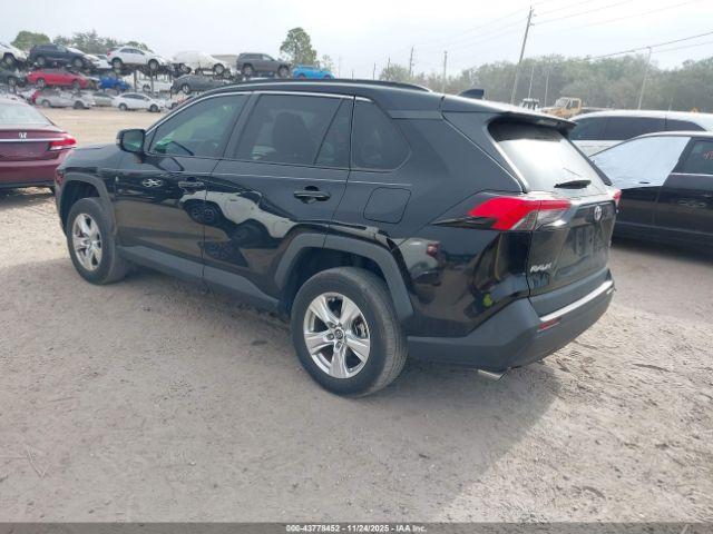 Toyota RAV4 Xle Image 2