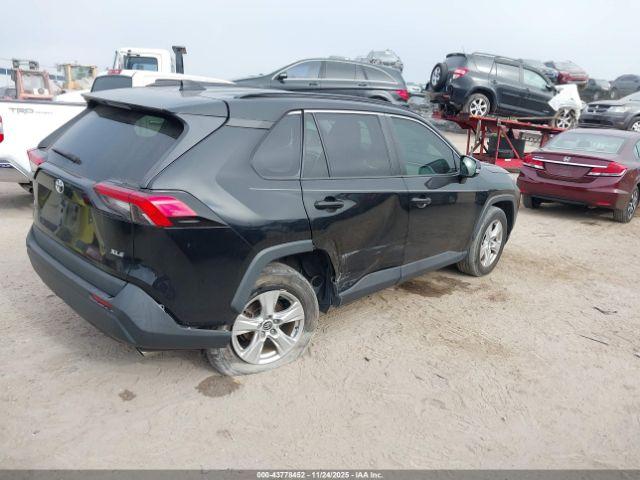 Toyota RAV4 Xle Image 3