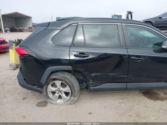 Toyota RAV4 Xle Image 4