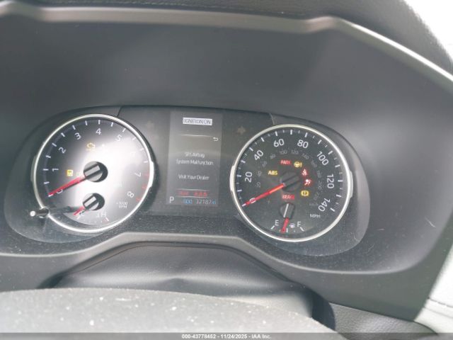 Toyota RAV4 Xle Image 12