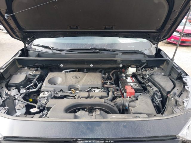 Toyota RAV4 Xle Image 8