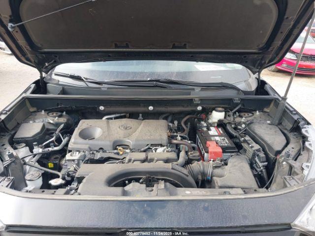 Toyota RAV4 Xle Image 8