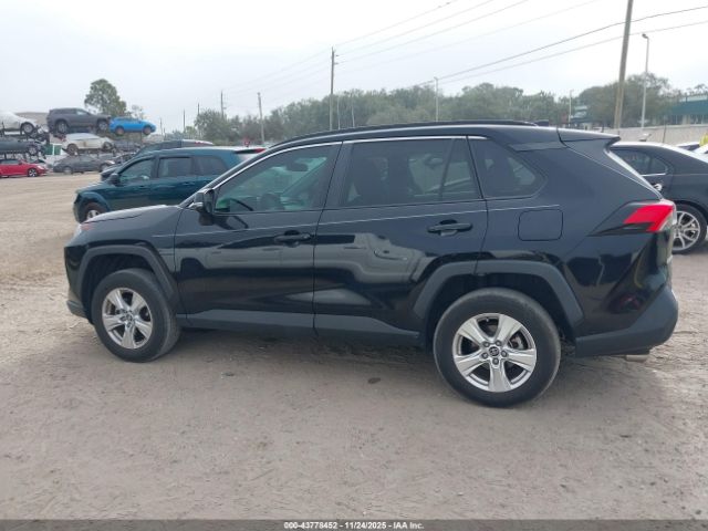 Toyota RAV4 Xle Image 9