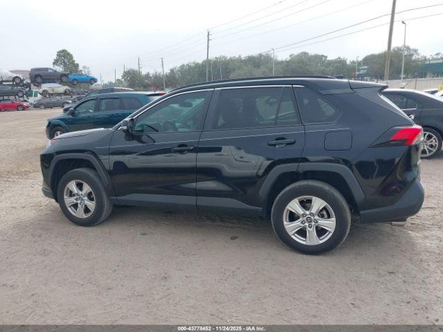 Toyota RAV4 Xle Image 9