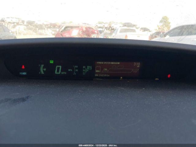 Toyota Prius Four Image 7