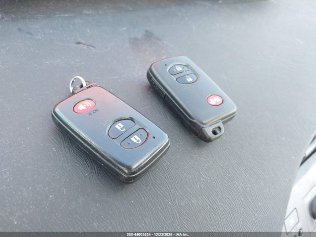 Toyota Prius Four Image 16