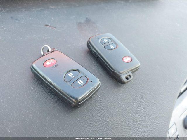 Toyota Prius Four Image 16